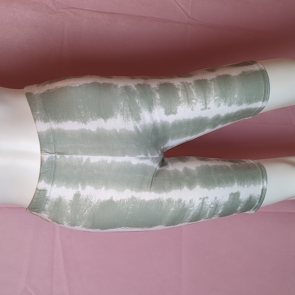 PrettyLittleThing Tie Dye High Waist Cycle Shorts Green size 0